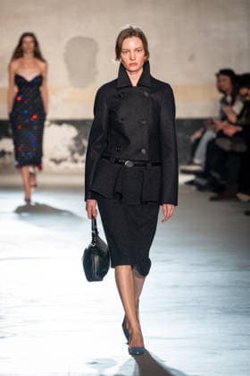Mailand Fashion Week, N°21 Modenschau NÂ°21 fashion show during the Milan Fashion Week - Womenswear Fall Winter 2026 2027 in Milan, Italy, on 25 February 2026. A model walks the runway at NÂ°21 fashion show during the Milan Fashion Week - Womenswear Fall Winter 2026 2027 in Milan, Italy, on 25 February 2026., Credit:Stefano Costantino TTL Avalon Italy, Milan  Copyright: xStefanoxCostantinoxTTLx xAvalonx 1078270168