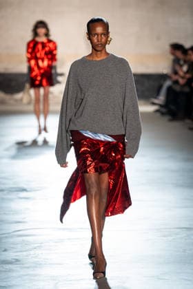 Entertainment Bilder des Tages #2 Mailand Fashion Week, N°21 Modenschau NÂ°21 fashion show during the Milan Fashion Week - Womenswear Fall Winter 2026 2027 in Milan, Italy, on 25 February 2026. A model walks the runway at NÂ°21 fashion show during the Milan Fashion Week - Womenswear Fall Winter 2026 2027 in Milan, Italy, on 25 February 2026., Credit:Stefano Costantino TTL Avalon Italy, Milan  Copyright: xStefanoxCostantinoxTTLx xAvalonx 1078270211