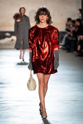 Mailand Fashion Week, N°21 Modenschau NÂ°21 fashion show during the Milan Fashion Week - Womenswear Fall Winter 2026 2027 in Milan, Italy, on 25 February 2026. A model walks the runway at NÂ°21 fashion show during the Milan Fashion Week - Womenswear Fall Winter 2026 2027 in Milan, Italy, on 25 February 2026., Credit:Stefano Costantino TTL Avalon Italy, Milan  Copyright: xStefanoxCostantinoxTTLx xAvalonx 1078270223