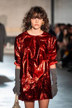 Mailand Fashion Week, N°21 Modenschau NÂ°21 fashion show during the Milan Fashion Week - Womenswear Fall Winter 2026 2027 in Milan, Italy, on 25 February 2026. A model walks the runway at NÂ°21 fashion show during the Milan Fashion Week - Womenswear Fall Winter 2026 2027 in Milan, Italy, on 25 February 2026., Credit:Stefano Costantino TTL Avalon Italy, Milan  Copyright: xStefanoxCostantinoxTTLx xAvalonx 1078270230