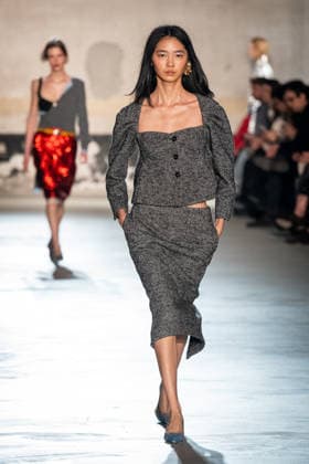 Mailand Fashion Week, N°21 Modenschau NÂ°21 fashion show during the Milan Fashion Week - Womenswear Fall Winter 2026 2027 in Milan, Italy, on 25 February 2026. A model walks the runway at NÂ°21 fashion show during the Milan Fashion Week - Womenswear Fall Winter 2026 2027 in Milan, Italy, on 25 February 2026., Credit:Stefano Costantino TTL Avalon Italy, Milan  Copyright: xStefanoxCostantinoxTTLx xAvalonx 1078270248