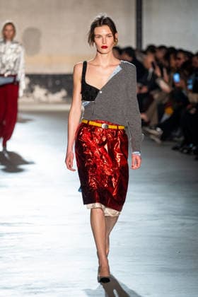 Mailand Fashion Week, N°21 Modenschau NÂ°21 fashion show during the Milan Fashion Week - Womenswear Fall Winter 2026 2027 in Milan, Italy, on 25 February 2026. A model walks the runway at NÂ°21 fashion show during the Milan Fashion Week - Womenswear Fall Winter 2026 2027 in Milan, Italy, on 25 February 2026., Credit:Stefano Costantino TTL Avalon Italy, Milan  Copyright: xStefanoxCostantinoxTTLx xAvalonx 1078270259