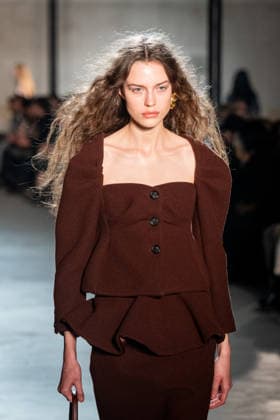Mailand Fashion Week, N°21 Modenschau NÂ°21 fashion show during the Milan Fashion Week - Womenswear Fall Winter 2026 2027 in Milan, Italy, on 25 February 2026. A model walks the runway at NÂ°21 fashion show during the Milan Fashion Week - Womenswear Fall Winter 2026 2027 in Milan, Italy, on 25 February 2026., Credit:Stefano Costantino TTL Avalon Italy, Milan  Copyright: xStefanoxCostantinoxTTLx xAvalonx 1078270301