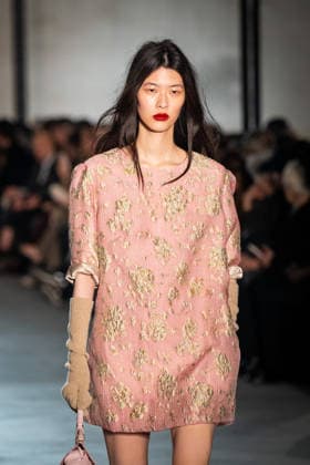 Mailand Fashion Week, N°21 Modenschau NÂ°21 fashion show during the Milan Fashion Week - Womenswear Fall Winter 2026 2027 in Milan, Italy, on 25 February 2026. A model walks the runway at NÂ°21 fashion show during the Milan Fashion Week - Womenswear Fall Winter 2026 2027 in Milan, Italy, on 25 February 2026., Credit:Stefano Costantino TTL Avalon Italy, Milan  Copyright: xStefanoxCostantinoxTTLx xAvalonx 1078270406