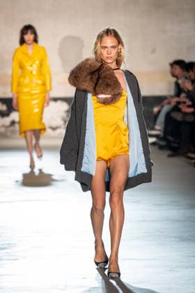 Mailand Fashion Week, N°21 Modenschau NÂ°21 fashion show during the Milan Fashion Week - Womenswear Fall Winter 2026 2027 in Milan, Italy, on 25 February 2026. A model walks the runway at NÂ°21 fashion show during the Milan Fashion Week - Womenswear Fall Winter 2026 2027 in Milan, Italy, on 25 February 2026., Credit:Stefano Costantino TTL Avalon Italy, Milan  Copyright: xStefanoxCostantinoxTTLx xAvalonx 1078270478