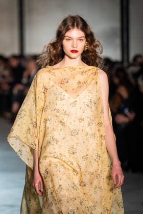 Mailand Fashion Week, N°21 Modenschau NÂ°21 fashion show during the Milan Fashion Week - Womenswear Fall Winter 2026 2027 in Milan, Italy, on 25 February 2026. A model walks the runway at NÂ°21 fashion show during the Milan Fashion Week - Womenswear Fall Winter 2026 2027 in Milan, Italy, on 25 February 2026., Credit:Stefano Costantino TTL Avalon Italy, Milan  Copyright: xStefanoxCostantinoxTTLx xAvalonx 1078270500