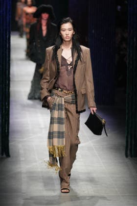 Mailand Fashion Week, Etro Modenschau #2 Milano Fashion Week - Women F W 26-27 Etro Fashion Show Catwalk Milan, Italy Milano Fashion Week - Women F W 26-27 Etro Fashion Show Catwalk Milan, Italy 25th February 2026 SGPItalia id 134530_002 * Not Exclusive  Copyright: xMarcoxErbax