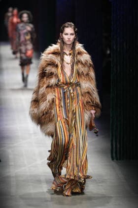 Mailand Fashion Week, Etro Modenschau #2 Milano Fashion Week - Women F W 26-27 Etro Fashion Show Catwalk Milan, Italy Milano Fashion Week - Women F W 26-27 Etro Fashion Show Catwalk Milan, Italy 25th February 2026 SGPItalia id 134530_002 * Not Exclusive  Copyright: xMarcoxErbax