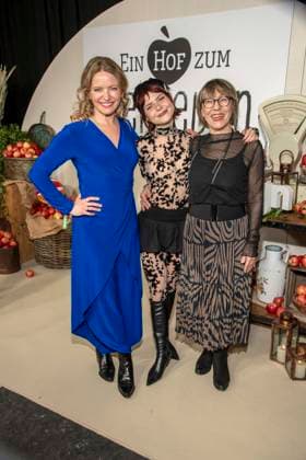 abb Diana Staehly, Carlotta Truman und Gitta Schweighoefer bei der Premiere der neuen SAT 1 Daily TV Serie Ein Hof zum Verlieben im Kino Zoopalast am Mittwoch 25. 02.2026 in Berlin Berlin Deutschland