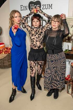 abb Diana Staehly, Carlotta Truman und Gitta Schweighoefer bei der Premiere der neuen SAT 1 Daily TV Serie Ein Hof zum Verlieben im Kino Zoopalast am Mittwoch 25. 02.2026 in Berlin Berlin Deutschland