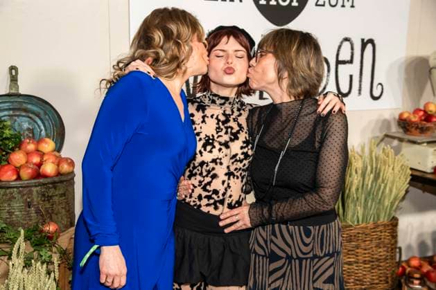 abb Diana Staehly, Carlotta Truman und Gitta Schweighoefer bei der Premiere der neuen SAT 1 Daily TV Serie Ein Hof zum Verlieben im Kino Zoopalast am Mittwoch 25. 02.2026 in Berlin Berlin Deutschland