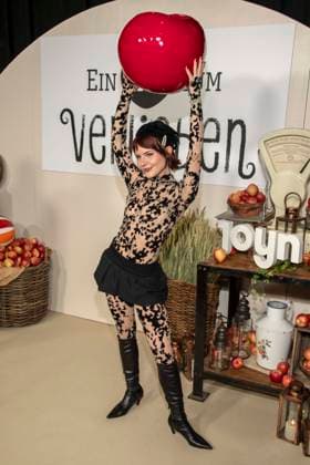 abb Carlotta Truman bei der Premiere der neuen SAT 1 Daily TV Serie Ein Hof zum Verlieben im Kino Zoopalast am Mittwoch 25. 02.2026 in Berlin Berlin Deutschland