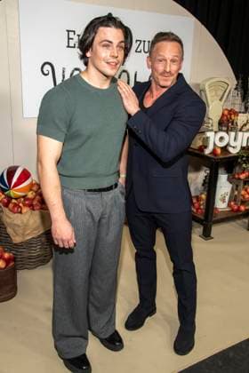abb Nikolaus Lessky und Markus Erte bei der Premiere der neuen SAT 1 Daily TV Serie Ein Hof zum Verlieben im Kino Zoopalast am Mittwoch 25. 02.2026 in Berlin Berlin Deutschland