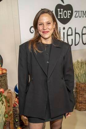 abb Franziska van der Heide bei der Premiere der neuen SAT 1 Daily TV Serie Ein Hof zum Verlieben im Kino Zoopalast am Mittwoch 25. 02.2026 in Berlin Berlin Deutschland