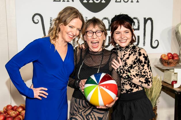 abb Diana Staehly, Gitta Schweighoefer und Carlotta Truman bei der Premiere der neuen SAT 1 Daily TV Serie Ein Hof zum Verlieben im Kino Zoopalast am Mittwoch 25. 02.2026 in Berlin Berlin Deutschland