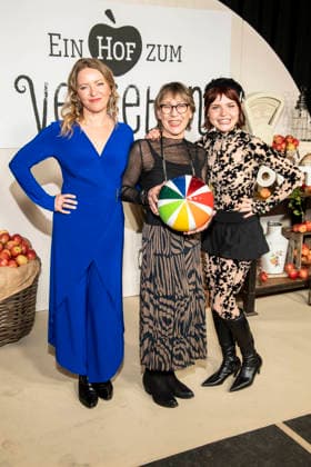 abb Diana Staehly, Gitta Schweighoefer und Carlotta Truman bei der Premiere der neuen SAT 1 Daily TV Serie Ein Hof zum Verlieben im Kino Zoopalast am Mittwoch 25. 02.2026 in Berlin Berlin Deutschland