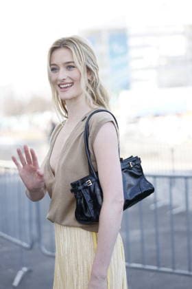 MFW - Prada Outside Sarah Pidgeon at the Prada fashion show during the Milan Menswear Fall Winter 2026 2027 Fashion Week on February 26, 2026 in Milan, Italy. Photo by Marco Piovanotto ABACAPRESS.COM Milan Italy  Copyright: xPiovanottoxMarco ABACAx