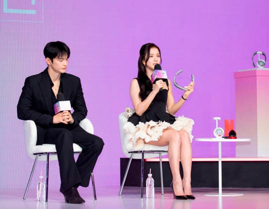Jisoo (BLACKPINK) and Seo In-Guk, Feb 26, 2026 : Cast members Jisoo (R) and Seo In-Guk at a press conference for Netflix s romantic comedy Boyfriend on Demand in Seoul, South Korea.  aflo_321377639