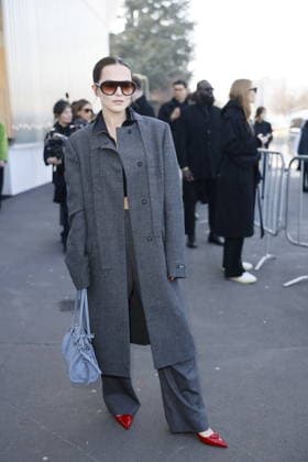MFW - Prada Outside Zoey Deutch at the Prada fashion show during the Milan Womenswear Fall Winter 2026 2027 Fashion Week on February 26, 2026 in Milan, Italy. Photo by Marco Piovanotto ABACAPRESS.COM Milan Italy  Copyright: xPiovanottoxMarco ABACAx