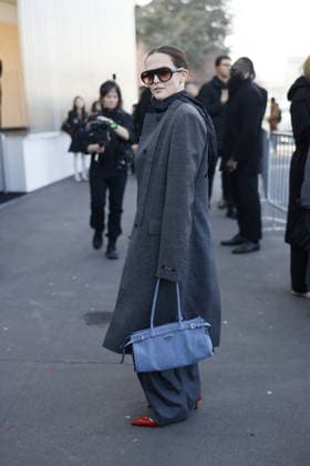 MFW - Prada Outside Zoey Deutch at the Prada fashion show during the Milan Womenswear Fall Winter 2026 2027 Fashion Week on February 26, 2026 in Milan, Italy. Photo by Marco Piovanotto ABACAPRESS.COM Milan Italy  Copyright: xPiovanottoxMarco ABACAx