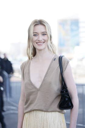 MFW - Prada Outside Sarah Pidgeon at the Prada fashion show during the Milan Womenswear Fall Winter 2026 2027 Fashion Week on February 26, 2026 in Milan, Italy. Photo by Marco Piovanotto ABACAPRESS.COM Milan Italy  Copyright: xPiovanottoxMarco ABACAx