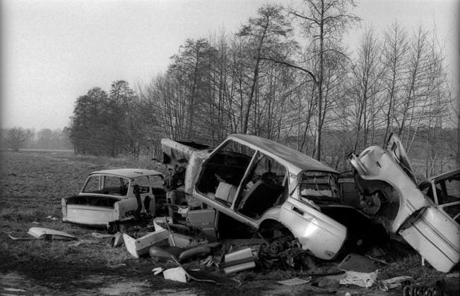 Autofriedhof Deutschland, Storkow, 06.12.1992, wilder Autofriedhof bei Storkow, Â *** Car cemetery Germany, Storkow, 06 12 1992, wild car cemetery near Storkow, Â
