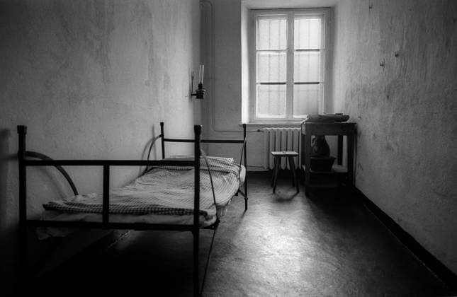Justizvollzugsanstalt Luckau Deutschland, Luckau, 04.12.1992, ehemalige Zelle von Karl Liebknecht in der Strafvollzugsanstalt in Luckau, Â *** Luckau Prison Germany, Luckau, 04 12 1992, former cell of Karl Liebknecht in the prison in Luckau, Â
