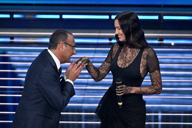 Foto IPP Felice De Martino Sanremo 26 02 2026 76° Festival della canzone italiana Nella foto Irina Shayk , Carlo Conti Italy Photo Press World Copyright