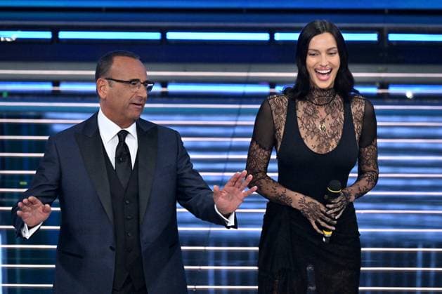Foto IPP Felice De Martino Sanremo 26 02 2026 76° Festival della canzone italiana Nella foto Irina Shayk , Carlo Conti Italy Photo Press World Copyright
