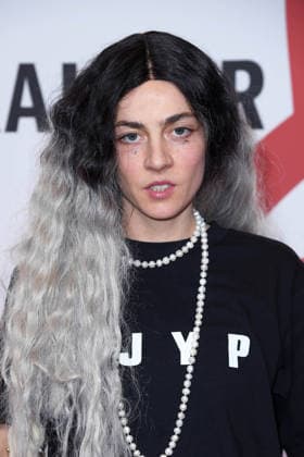 Haiyti beim 17. DEUTSCHEN MUSIKAUTOR*INNENPREIS im The Ritz-Carlton in Berlin am 26.02.2026