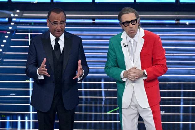 Foto IPP Felice De Martino Sanremo 26 02 2026 76° Festival della canzone italiana Nella foto Carlo Conti con Lapo Elkann (Ubaldo Pantani) Italy Photo Press World Copyright
