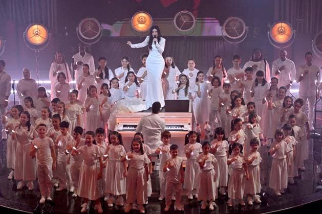Foto IPP Felice De Martino Sanremo 26 02 2026 76° Festival della canzone italiana Nella foto Laura Pausini con il Piccolo Coro dell Antoniano Italy Photo Press World Copyright