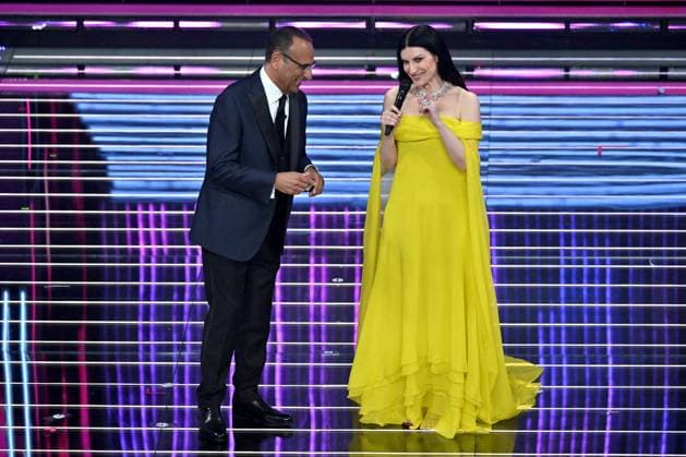 Foto IPP Felice De Martino Sanremo 26 02 2026 76° Festival della canzone italiana Nella foto Carlo Conti con Laura Pausini Italy Photo Press World Copyright