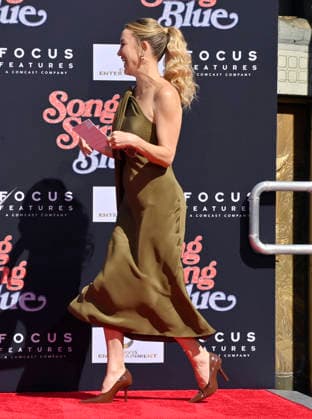 US actress Kate Hudson participates in a hand and footprint ceremony immortalizing producer John Davis in the forecourt of the TCL Chinese Theatre (formerly Grauman s) in the Hollywood section of Los Angeles on Thursday, February 26, 2026.  LAP2026022612 JIMxRUYMEN