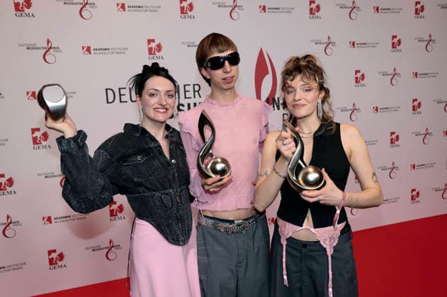 Nina Kummer, Johann Bonitz und Lotta Kummer von Blond beim 17. Deutschen Musikautor*innenpreis der GEMA 2026 im Hotel The Ritz-Carlton. Berlin, 26.02.2026