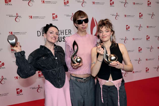 Nina Kummer, Johann Bonitz und Lotta Kummer von Blond beim 17. Deutschen Musikautor*innenpreis der GEMA 2026 im Hotel The Ritz-Carlton. Berlin, 26.02.2026