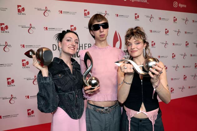 Nina Kummer, Johann Bonitz und Lotta Kummer von Blond beim 17. Deutschen Musikautor*innenpreis der GEMA 2026 im Hotel The Ritz-Carlton. Berlin, 26.02.2026