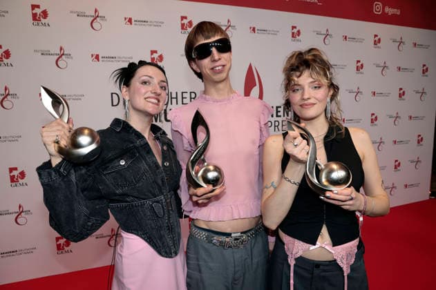 Nina Kummer, Johann Bonitz und Lotta Kummer von Blond beim 17. Deutschen Musikautor*innenpreis der GEMA 2026 im Hotel The Ritz-Carlton. Berlin, 26.02.2026