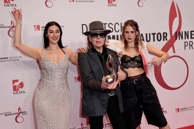 Elif Demirezer, Udo Lindenberg und Lara Hulo beim 17. Deutschen Musikautor*innenpreis der GEMA 2026 im Hotel The Ritz-Carlton. Berlin, 26.02.2026