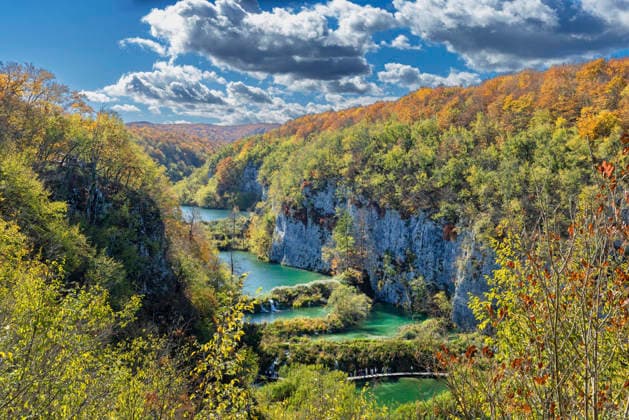 Kette kleiner Seen zwischen Felswaenden im Korane-Fluss, Kroatien, Plitvicer Seen Nationalpark small lakes between rock walls in the Korane River, Croatia, Plitvice Lakes National Park BLWS743255 *** Chain Kleiner Lakes between Cliffs at Korans River, Croatia, Plitvice Lakes National Park Small Lakes between Rock Walls in The Korans River, Croatia, Plitvice Lakes National Park BLWS743255 Copyright: xblickwinkel M.xWoikex
