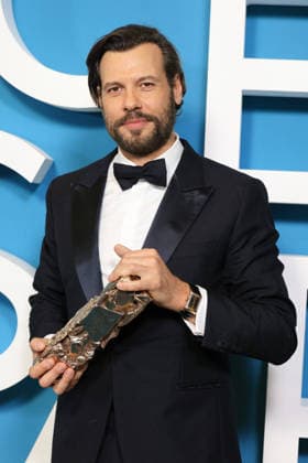 51st Cesar Ceremony Press Room Laurent Lafitte poses with the Best Actor Cesar Award during the 51st Cesar Film Awards held at l Olympia on February 26, 2026, in Paris, France. Photo by Jerome Domine ABACAPRESS.COM Paris France  Copyright: xDominexJerome ABACAx
