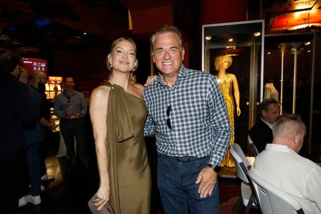 February 26, 2026, Los Angeles, California, USA: Kate Hudson, Gregg Davis at a ceremony honoring producer John Davis with hand and foot prints at the TCL Chinese Theatre IMAX. Los Angeles USA - ZUMAg107 20260226_zep_g107_059 Copyright: xNinaxPrommerx