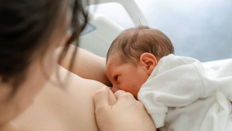 Mother breastfeeding newborn in a comforting embrace A mother tenderly breastfeeds her newborn infant, fostering a bond through this nurturing act. The baby s gentle grip and focused gaze suggest comfort and security. Model Released SilviaRedondo_ID32037_1090604_011 Copyright: xSilviaxRedondox RECORD DATE NOT STATED