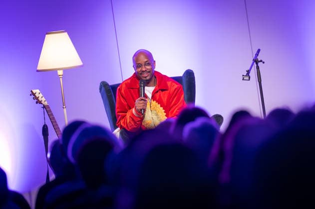 Op de Fründschop!: Heger und Dibaba auf Lesereise Edewecht, Deutschland, 26.02.2026: Die Musikerin und Entertainerin Annie Heger und der Fernsehmoderator Yared Dibaba präsentieren eine musikalische Lesung. Mit ihrem Buch Op de Fründschop! sind sie derzeit auf Lesereise in verschiedenen Städten unterwegs.