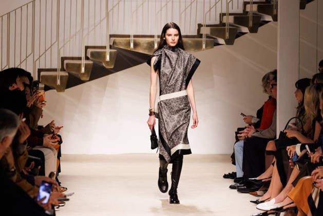 News - Tod s - Runway - Milan Fashion Week - Womenswear Fall Winter 2026 2027 A model walks the runway at the Tod s fashion show during the Milan Fashion Week - Womenswear Fall Winter 2026 2027 on February 27, 2026 in Milan, Italy. Photo: Cinzia Camela. Milan PAC Italy Copyright: xCinziaxCamelax xLiveMediax LPN_2317611