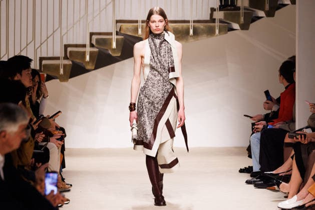 News - Tod s - Runway - Milan Fashion Week - Womenswear Fall Winter 2026 2027 A model walks the runway at the Tod s fashion show during the Milan Fashion Week - Womenswear Fall Winter 2026 2027 on February 27, 2026 in Milan, Italy. Photo: Cinzia Camela. Milan PAC Italy Copyright: xCinziaxCamelax xLiveMediax LPN_2317616
