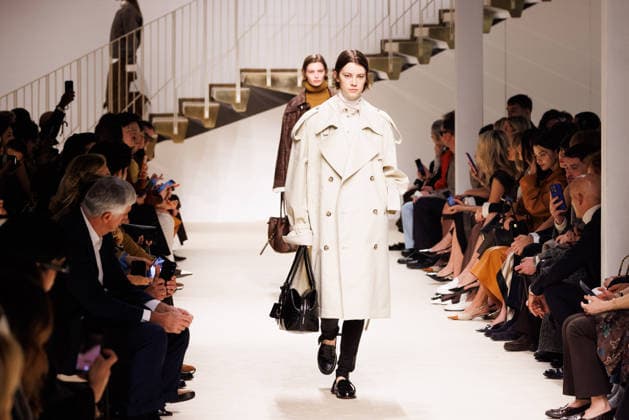 News - Tod s - Runway - Milan Fashion Week - Womenswear Fall Winter 2026 2027 A model walks the runway at the Tod s fashion show during the Milan Fashion Week - Womenswear Fall Winter 2026 2027 on February 27, 2026 in Milan, Italy. Photo: Cinzia Camela. Milan PAC Italy Copyright: xCinziaxCamelax xLiveMediax LPN_2317674