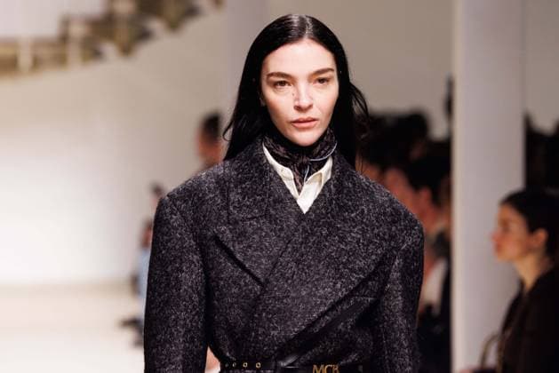 Foto IPP - Cinzia Camela Gruppo Editoriale LiveMedia Milan 27 02 2026 Nella foto: Mariacarla Boscono walks the runway at the Tod s fashion show during the Milan Fashion Week - Womenswear Fall Winter 2026 2027 on February 27, 2026 in Milan, Italy. Photo: Cinzia Camela. Italy Photo Press - World Copyright Tod s - Runway - Milan Fashion W