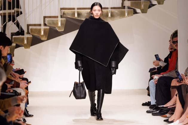 Foto IPP - Cinzia Camela Gruppo Editoriale LiveMedia Milan 27 02 2026 Nella foto: A model walks the runway at the Tod s fashion show during the Milan Fashion Week - Womenswear Fall Winter 2026 2027 on February 27, 2026 in Milan, Italy. Photo: Cinzia Camela. Italy Photo Press - World Copyright Tod s - Runway - Milan Fashion W
