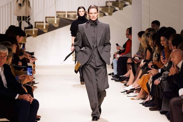 Foto IPP - Cinzia Camela Gruppo Editoriale LiveMedia Milan 27 02 2026 Nella foto: A model walks the runway at the Tod s fashion show during the Milan Fashion Week - Womenswear Fall Winter 2026 2027 on February 27, 2026 in Milan, Italy. Photo: Cinzia Camela. Italy Photo Press - World Copyright Tod s - Runway - Milan Fashion W